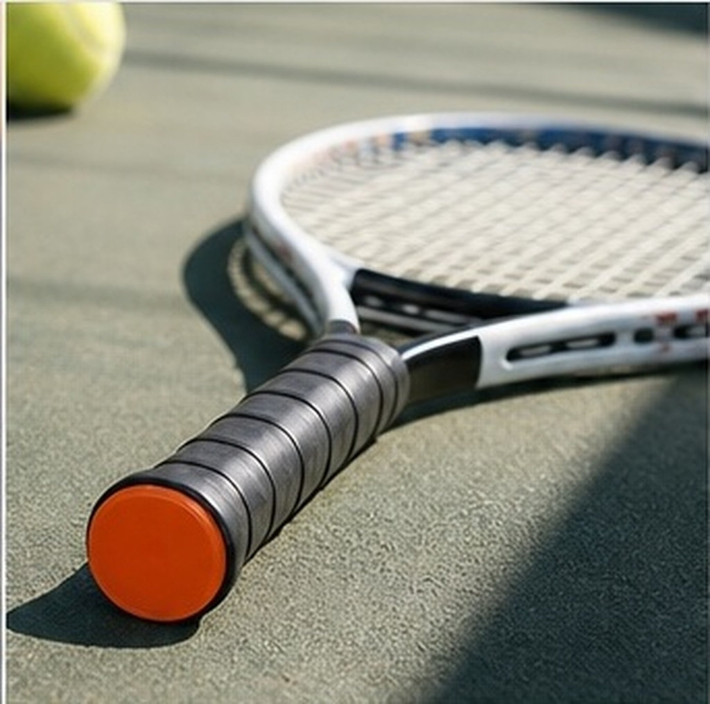 غطاء سيليكون لمقابض مضارب الري - مراجعة Badminton Racket Carbon وسعره
